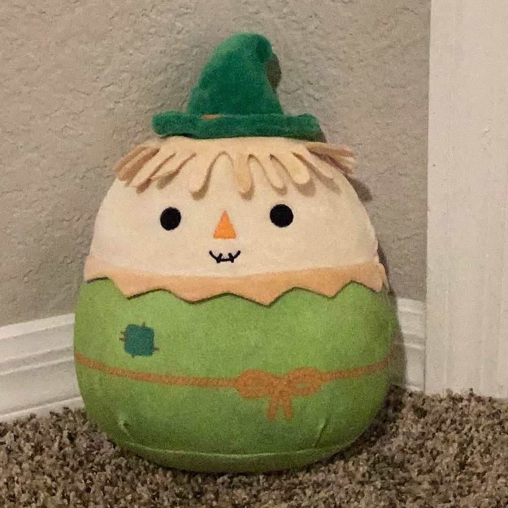 Samuel 8 inch Squishmallow (scarecrow)